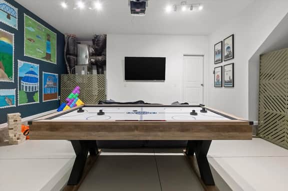 Near Downtown & Lookout Mtn | Game Room | Designer - Image 4